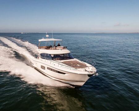 Motorboot Prestige 560 F-Line Bild 1